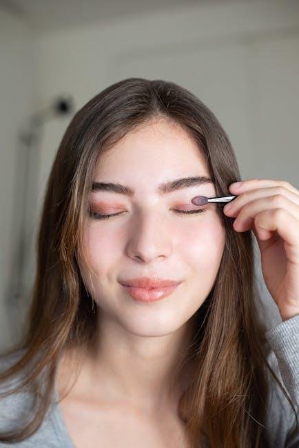 Essential Tools and Techniques for a​ Flawless Eyeshadow ⁣Finish